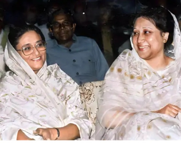 यह पुरानी बात है... बांग्लादेश की अपदस्थ प्रधानमंत्री शेख हसीना (बाएं) और खालिदा जिया (दाएं) कभी दोस्त हुआ करती थीं। फोटो - इंटरनेट मीडिया