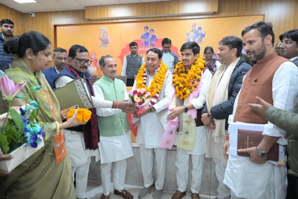 नवनियुक्त मोर्चा अध्यक्षों ने प्रदेश अध्यक्ष राठौड़ से की शिष्टाचार भेंट नवनियुक्त मोर्चा अध्यक्षों ने प्रदेश अध्यक्ष राठौड़ से की शिष्टाचार भेंट