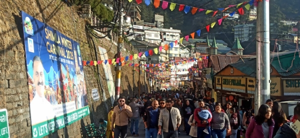 शिमला में सैलानी