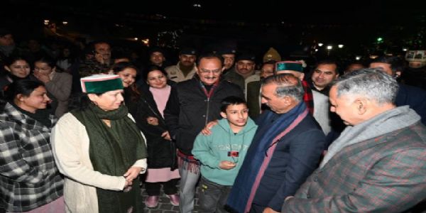 नववर्षस्य पूर्व संध्यायां मुख्यमंत्री माल रोड रिज इत्यनयोः अकरोत् भ्रमणम्