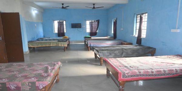 शैत्ये अपेक्षितेभ्यः रक्षणं ददाति नगर निगमस्य आश्रयगृहम्