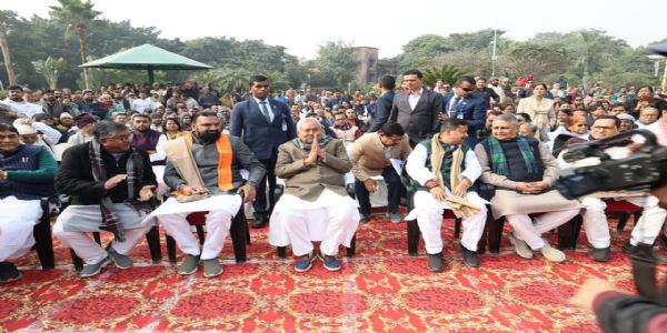 मुख्यमंत्री नीतीशः पूर्व विधायकस्य स्व. नवीन किशोर सिन्हा इत्यस्य पुण्य तिथौ तस्मै अददात् श्रद्धांजलिम्