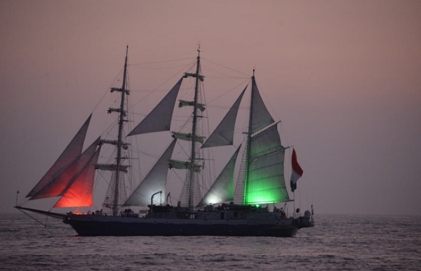 नौसेना दिवस पर कार्यक्रम का समापन जहाजों की रोशनी के साथ हुआ