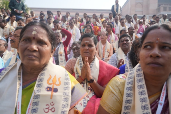 तमिल मेहमानों का दल काशी विश्वनाथ मंदिर में तमिल मेहमानों का दल काशी विश्वनाथ मंदिर में