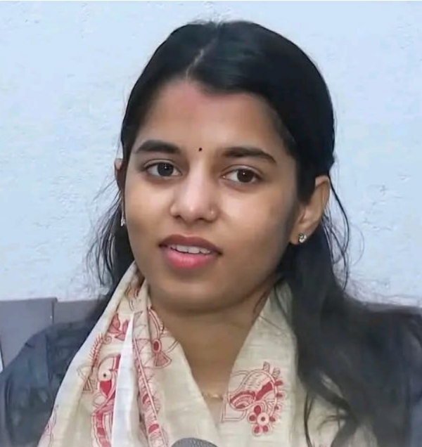 दरभंगा: मैथिली ठाकुर ( अलीनगर विधायक) दरभंगा: मैथिली ठाकुर ( अलीनगर विधायक)