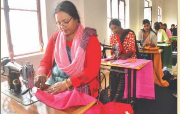 मिशन मंझरिया को मुख्यमंत्री ने गांव के प्रति जिम्मेदारी के ‘मॉडल स्टडी’ के रूप में सराहा* मिशन मंझरिया को मुख्यमंत्री ने गांव के प्रति जिम्मेदारी के ‘मॉडल स्टडी’ के रूप में सराहा*