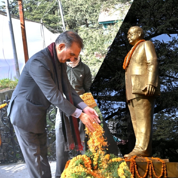 मुख्यमंत्री द्वारा पुष्पांजलि मुख्यमंत्री द्वारा पुष्पांजलि