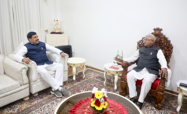 राज्यपाल से मिले मुख्यमंत्री राज्यपाल से मिले मुख्यमंत्री