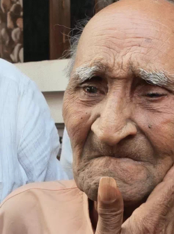 बीस साल बाद गुरु-शिष्य मिलन बीस साल बाद गुरु-शिष्य मिलन