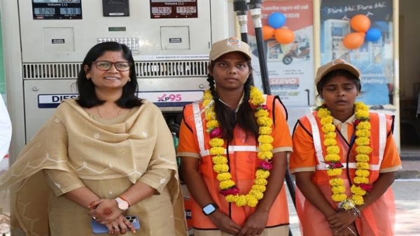 शहर के पुलिस वेलफेयर पेट्रोल पंपों पर भी शक्ति दीदियों ने संभाली कमान शहर के पुलिस वेलफेयर पेट्रोल पंपों पर भी शक्ति दीदियों ने संभाली कमान