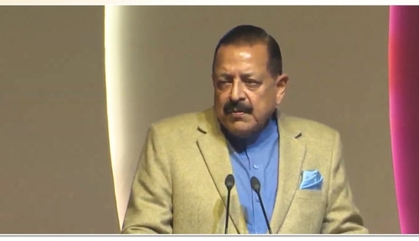 डॉ जितेंद्र सिंह सभा को संबोधित करते हुए डॉ जितेंद्र सिंह सभा को संबोधित करते हुए