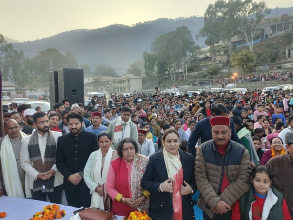 चिन्यालीसौड़ महोत्सव में पहुंची उप्र महिला आयोग की उपाध्यक्ष अपर्णा चिन्यालीसौड़ महोत्सव में पहुंची उप्र महिला आयोग की उपाध्यक्ष अपर्णा