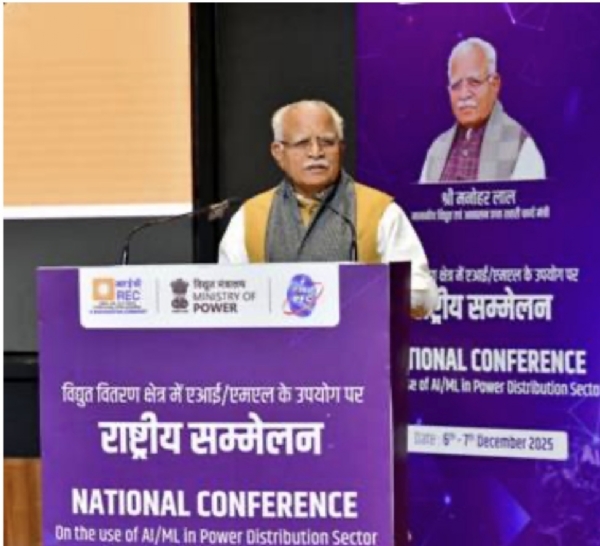 कार्यक्रम में मनोहर लाल कार्यक्रम में मनोहर लाल