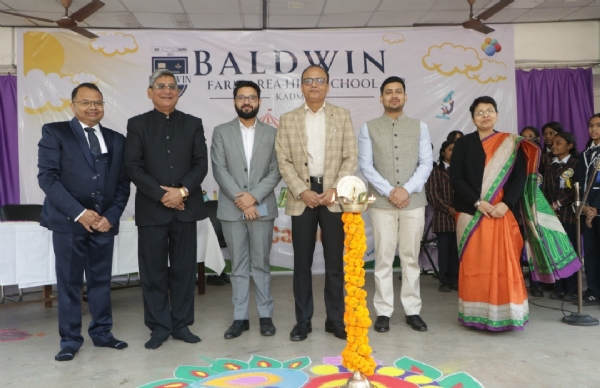 कार्यक्रम का शुभारंभ मुख्य अतिथि आर. के. सिंह (जीएम, टाउन ओ एंड एम, टाटा स्टील), बॉल्डविन सोसायटी के एडमिनिस्ट्रेटर पियूष राज, आयुष रंजन, राष्ट्रीय पुरस्कार प्राप्त शैक्षणिक निदेशक अशोक सिंह, विद्यालय की प्राचार्या डॉ. शुभ्श्री सरकार, एडमिनिस्ट्रेटर सचिन कुमार तथा विद्यालय प्रबंधन समिति के सदस्यों द्वारा सामूहिक दीप प्रज्वलन से हुआ कार्यक्रम का शुभारंभ मुख्य अतिथि आर. के. सिंह (जीएम, टाउन ओ एंड एम, टाटा स्टील), बॉल्डविन सोसायटी के एडमिनिस्ट्रेटर पियूष राज, आयुष रंजन, राष्ट्रीय पुरस्कार प्राप्त शैक्षणिक निदेशक अशोक सिंह, विद्यालय की प्राचार्या डॉ. शुभ्श्री सरकार, एडमिनिस्ट्रेटर सचिन कुमार तथा विद्यालय प्रबंधन समिति के सदस्यों द्वारा सामूहिक दीप प्रज्वलन से हुआ