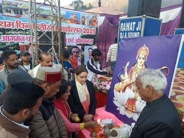 चिन्यालीसौड़ महोत्सव में पहुंची उप्र महिला आयोग की उपाध्यक्ष अपर्णा चिन्यालीसौड़ महोत्सव में पहुंची उप्र महिला आयोग की उपाध्यक्ष अपर्णा