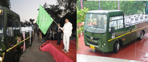 मुख्‍यमंत्री डॉ मोहन यादव ने  पन्ना नेशनल पार्क से पर्यटकों की जंगल सफारी के लिए 10 वीविंग कैंटर बसों को हरी झंडी दिखाकर रवाना किया