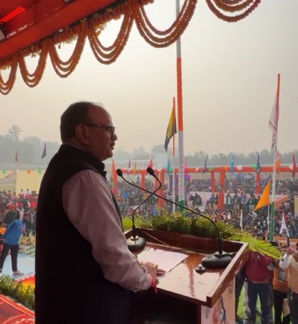 सम्बोधित करते डिप्टी सीएम