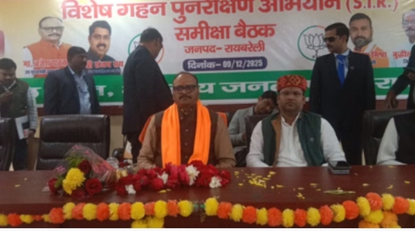 समीक्षा बैठक में उपमुख्यमंत्री