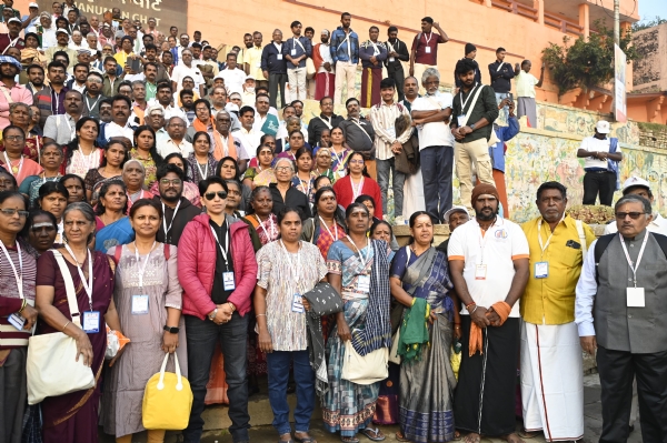 हनुमानघाट पर तमिल कृषि विशेषज्ञ हनुमानघाट पर तमिल कृषि विशेषज्ञ