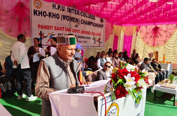 विधायक किशोरी लाल संबोधित करते हए।