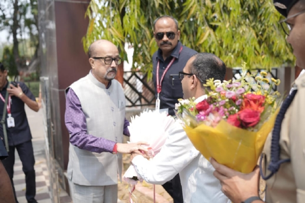 महामहिम राज्यपाल श्री रमेन डेका का कोरबा पहुँचे, कलेक्टर और एसपी ने किया स्वागत