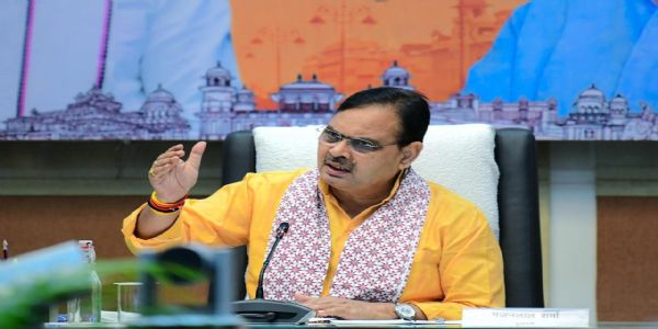 राजस्थानदिवसः : राज्यसर्वकारः युवतीभ्यः विविधान् उपहारान् ददाति