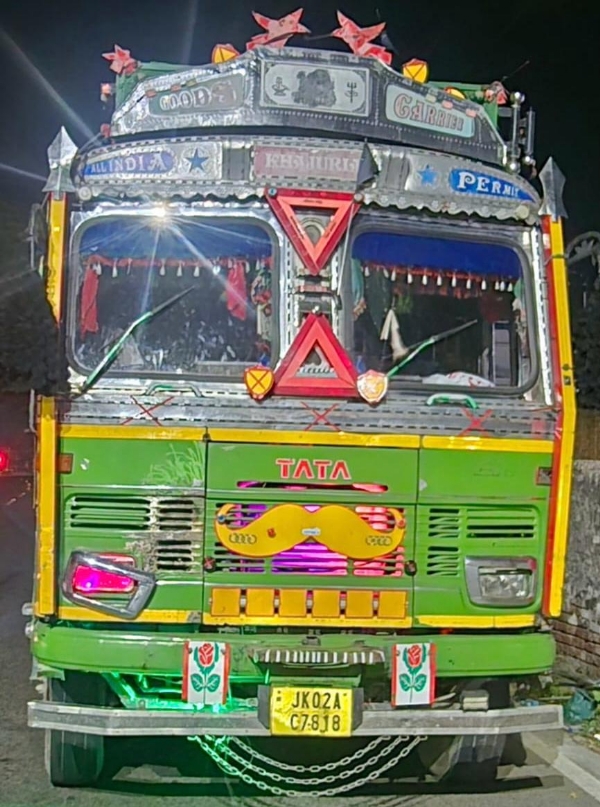 पुलिस दारा जबत किया गया वाहन्