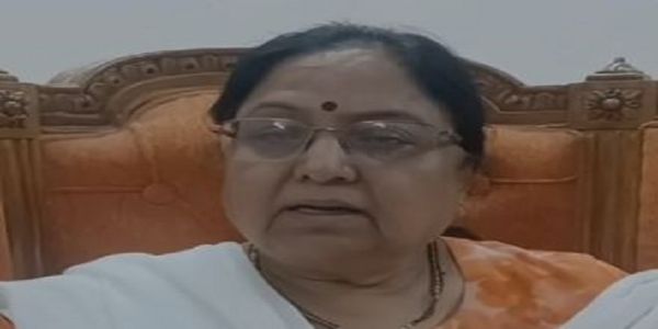 मुख्यमन्त्री योगी विषये ममतायाः अशोभनवक्तव्येन कोलाहलः उत्पन्नः,महिलामन्त्रिभिः तस्य निन्दा कृता*