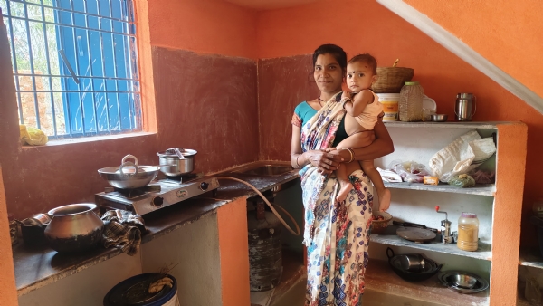 प्रधानमंत्री आवास योजना (ग्रामीण) से राधिका के जीवन में आई नई रोशनी, पक्का आवास बनने से परिवार हुआ खुशहाल