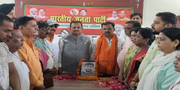भाजपा कार्यालये आतङ्कवादी आक्रमणे मृतेभ्यः श्रद्धांजलिः