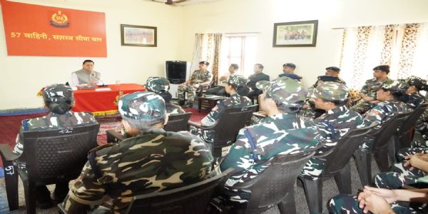 सीमायाः समीपे सशस्त्रबलानां मनोबलवर्धनाय प्राप्तः मुख्यमन्त्री धामी आगतः, सः उक्तवान् – सैनिकाः राष्ट्रस्य गौरवम्।