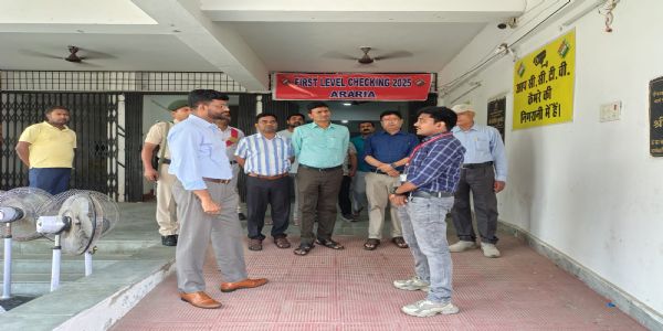 ईवीएम-वीवीपैट वेयरगृहस्य जिलाधिकारी अकरोत् निरीक्षणम्