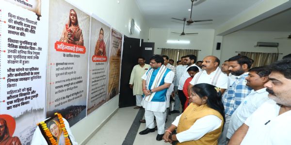 अहिल्याबाई होलकरः समाजे व्याप्तकुरीतीनां समापनदिशि कार्यमकरोत्- नितिन अग्रवालः