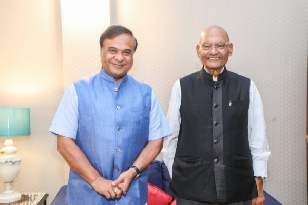 मुख्यमंत्री डॉ हिमंत बिस्व सरमा वेदांता ग्रुप के चेयरमैन अनिल अग्रवाल से उनके सरकारी आवास पर मुलाकात के दौरान।