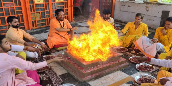 भारतस्य विजयार्थम् अखण्डभारतस्य कामनया यज्ञं कृतम्, बंगलामुखी इत्यस्य आहूतिः अभवत्