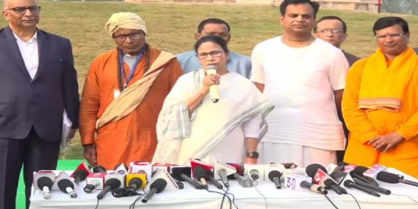 रथयात्रा : स्नानयात्रायाः पूर्वं धनदानम् - ममताबनर्जी स्वस्य उद्यानतः आम्रं, पनसफलम् प्रेषितवती