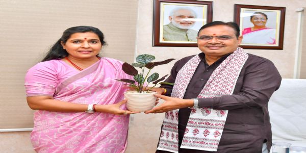 महापौरो डॉ. सौम्या गुर्जरो मुख्यमंत्रिणा भजनलाल शर्मणा सह मेलनम्