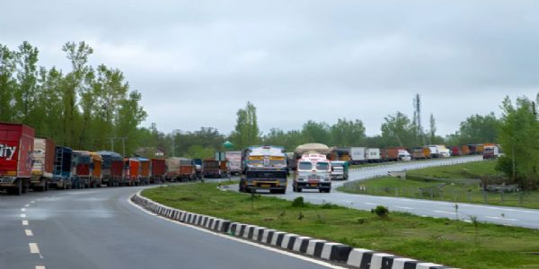 जम्मू-श्रीनगर राष्ट्रिय राजमार्गो यातायाताय उद्घटितः
