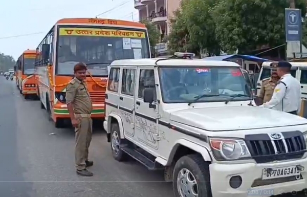 बस में बैठक लखनऊ सिपाही