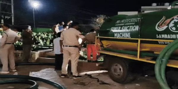 मध्यप्रदेशे शिवपुर्यां सीवर चैंबरगर्ते पतनेन 15 वर्षीया बालिका मृता