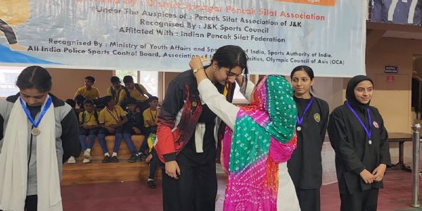दशमी श्रीनगरजिलास्तरीया पेंचक्-सिलाट्-चैम्पियनशिप् आरब्धा, ४५०-अधिकाः प्रतिभागिनः भागं गृह्णन्ति