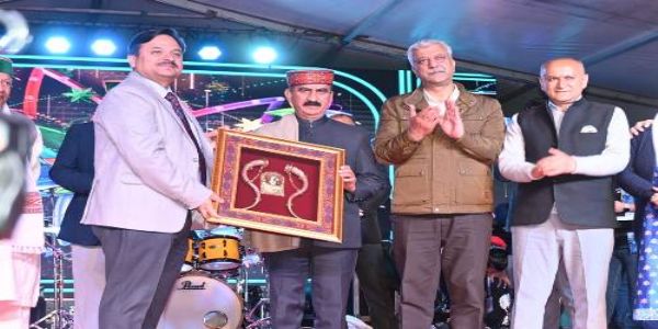 मुख्यमन्त्री सुक्खुः शिमला-ग्रीष्ममहोत्सवस्य अन्तिम-सांस्कृतिक-सन्ध्यायाः मुख्यातिथिः आसीत्