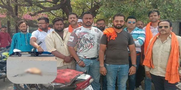 मन्दिरस्य सम्मुखे प्राप्तः मांसावशेषः - विश्वहिन्दुपरिषदया विरोधः व्यक्तः