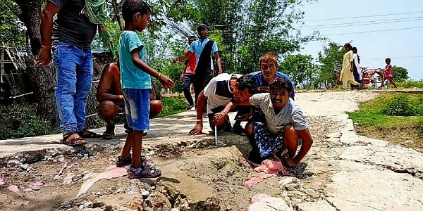 एकस्यिन् मासे में भग्नः नवनिर्मितो मार्गः, जनेषु कोपः