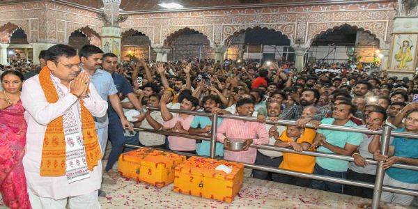 मुख्यमंत्री गोविंद देव मंदिरे अकरोत् मंगला आरतीदर्शनम्