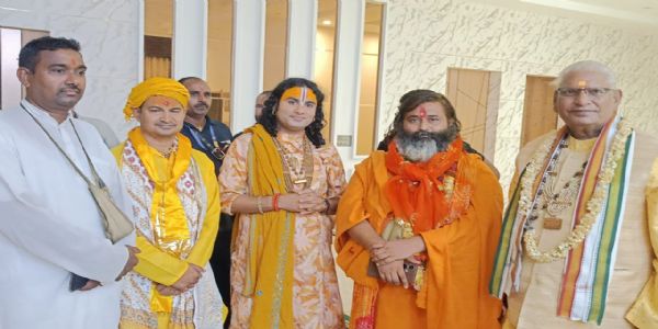 भगवतः श्रीकृष्णस्य जन्मस्थाने आलिन्दस्य निर्माणस्य आग्रहः उत्पन्नः, प्रधानमन्त्री मोदी इत्यस्मै रक्तेन पत्रं लिखितम्, सन्तः तस्य समर्थनं कृतवन्तः