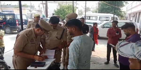 मार्गदूर्घटनायां गोरखपुरस्य त्रयो जनाः मृताः, त्रयश्च आहताः
