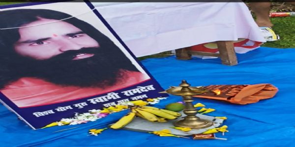 पतञ्जलियोगसमितेः पक्षतः गुरुपूर्णिमा समारोहम् आयोज्यते स्म।