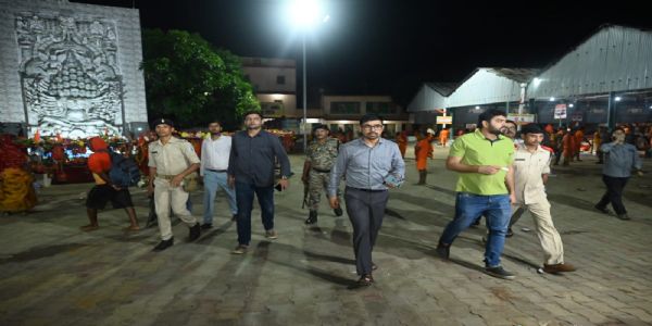 श्रावणात् प्राक् सोमवासरम् आधृत्य उपायुक्तः मुख्यमार्गस्य निरीक्षणमकरोत्, दत्तास्तेन दिङ्-निर्देशाः