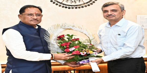 मुख्यमंत्रिणा सायेन भारत सर्वकारे भूमि संसाधन सचिवः अकरोत् सौजन्यमेलनम्